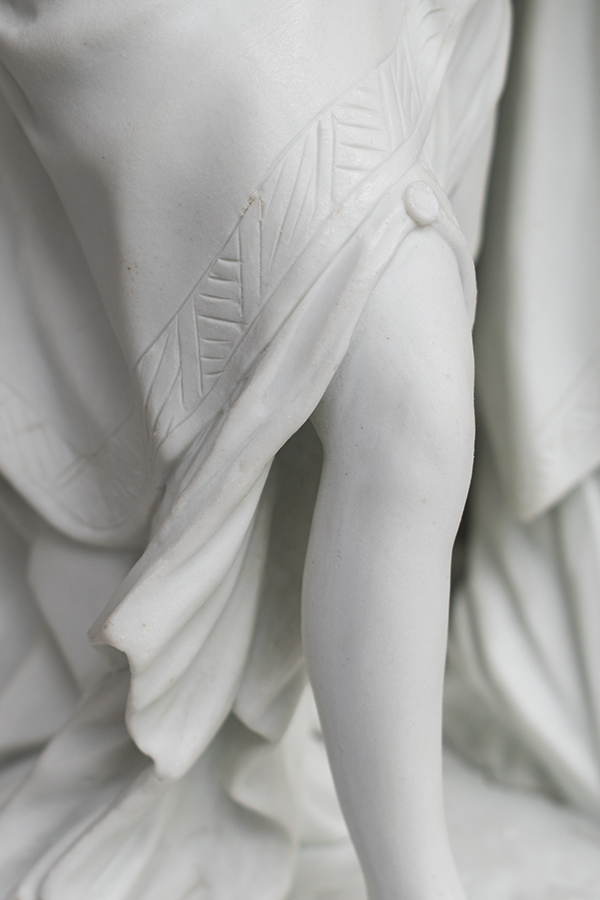 アンティーク彫刻　女性の足.jpg